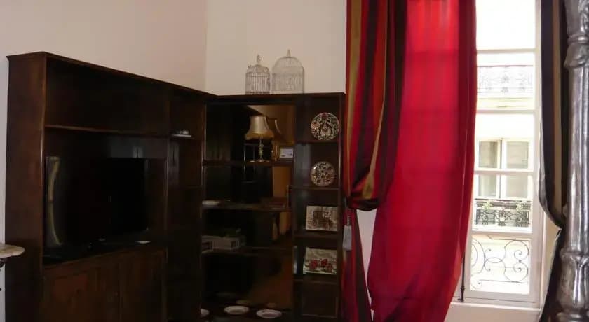 Center Pompidou Apartment - photo 10
