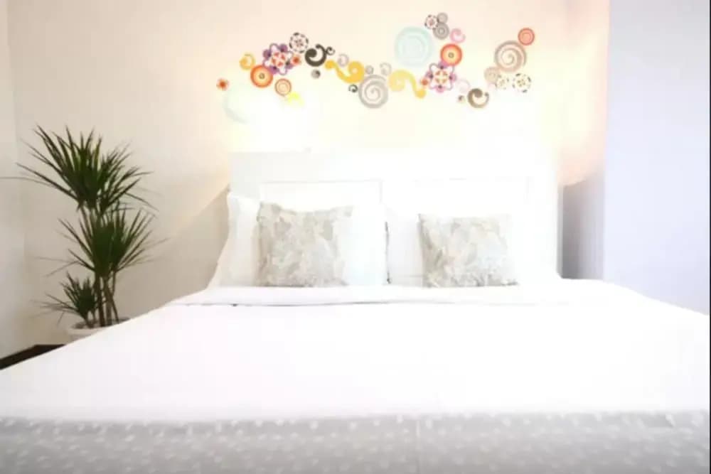 Robi's 1 Bed in Superb Location! - photo 4