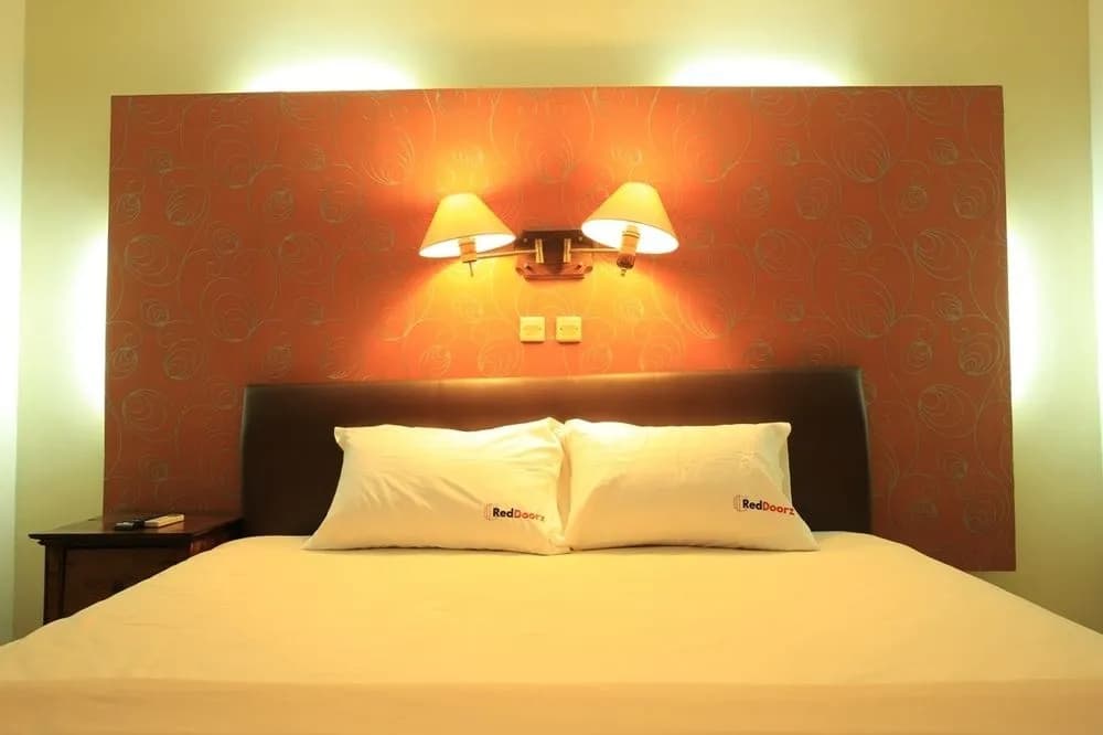 RedDoorz near Discovery Mall Kuta - photo 4