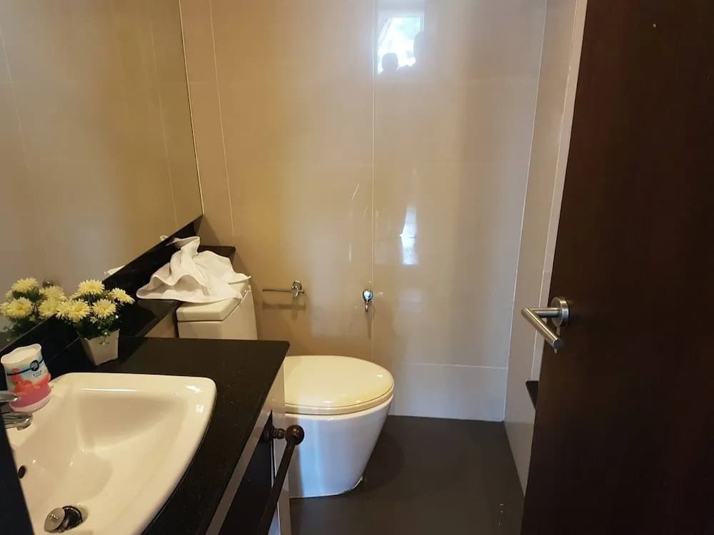 Kris - Modern Spacious 2 Bedrooms Condo With Pool - photo 10