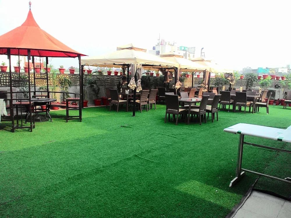Hotel Welcome Palace Karol Bagh - photo 12