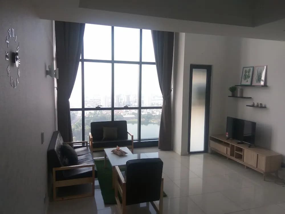 M City Apartment - photo 3