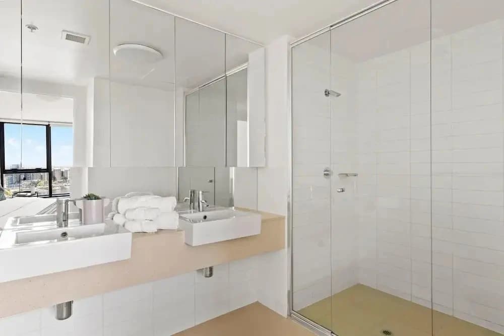 A 2BR Apt With Amazing Harbor Views, Free Parking - photo 6