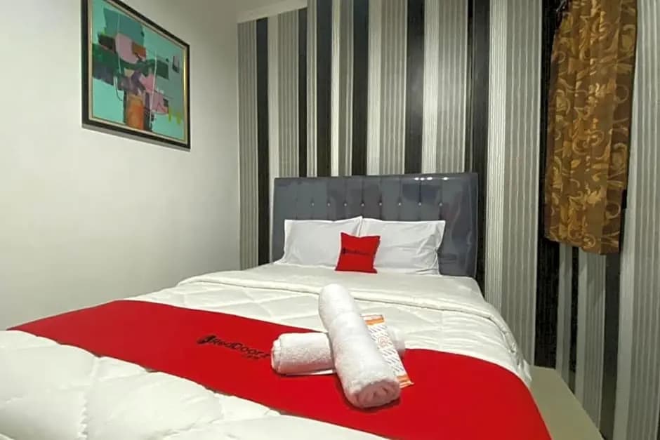 RedDoorz Plus @ Rawamangun - photo 3