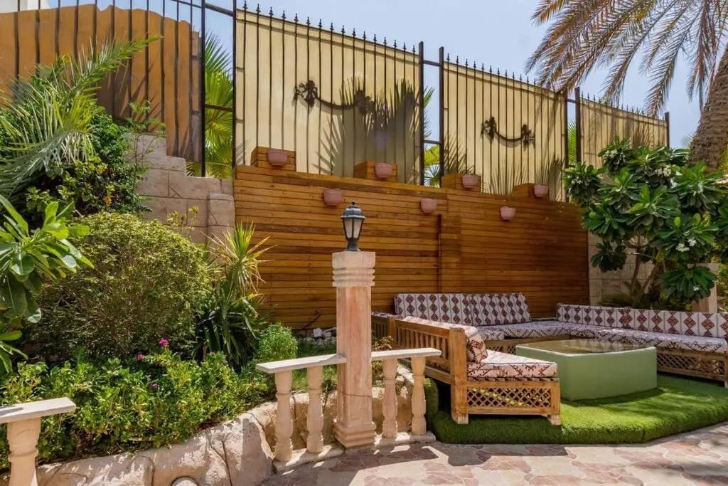 Cheerful 5-Bedroom Villa with Pool - photo 17