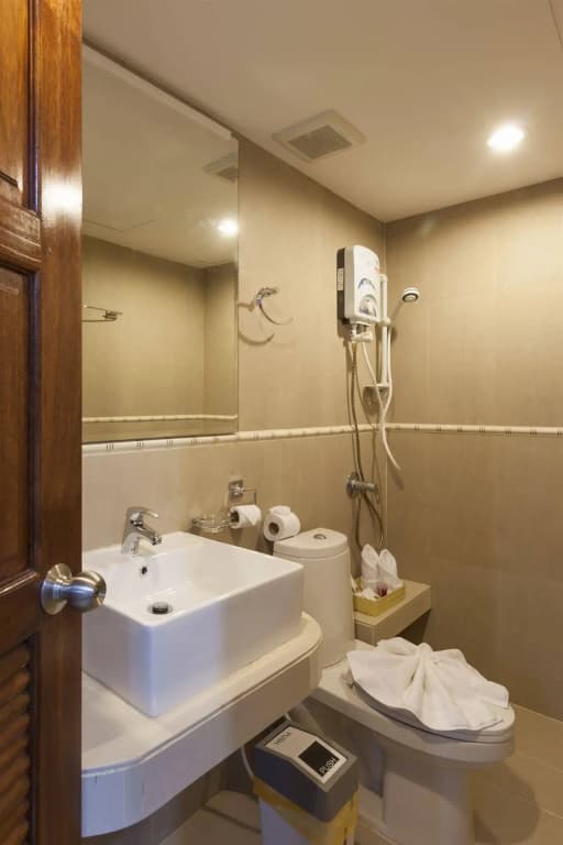 Patong Max Value Hotel - photo 9
