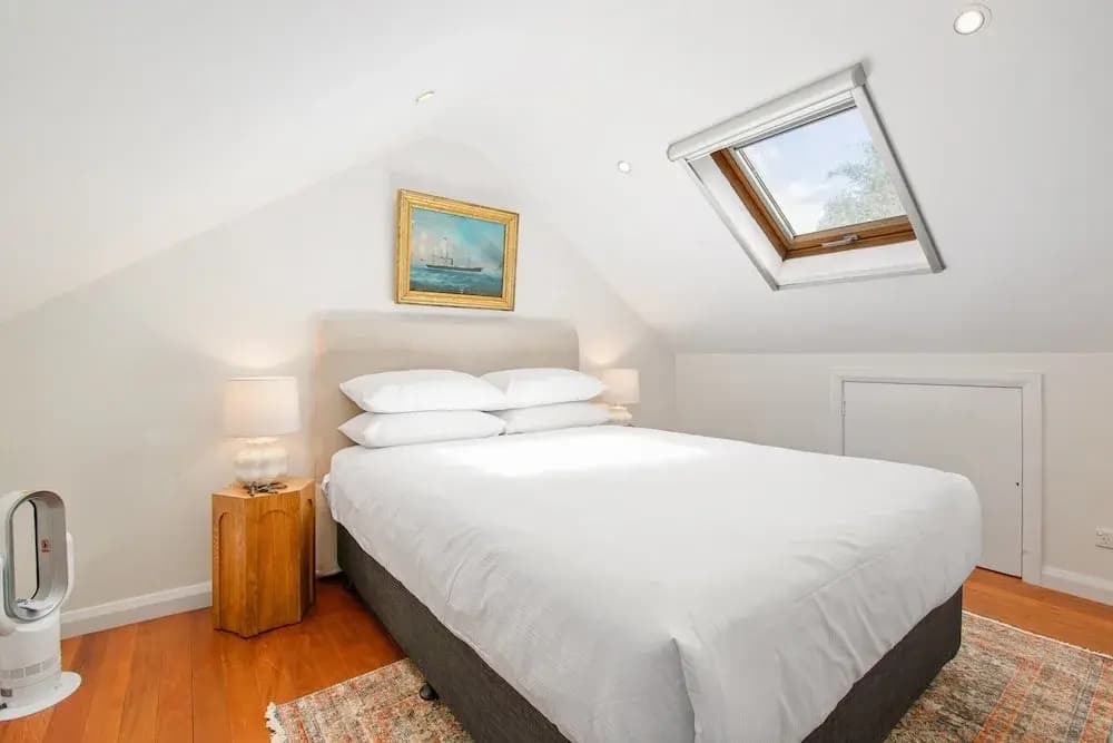 Stylish 2-bed House With Private Courtyard - photo 13