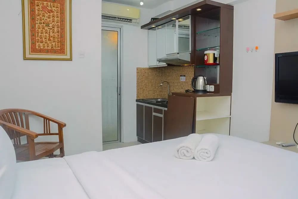 Comfort and Minimalist Studio Bassura City Apartment by Travelio - photo 4