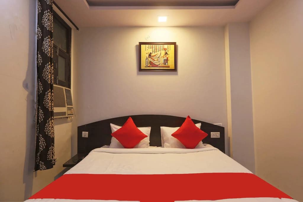 OYO 45772 Silver Residency - photo 1