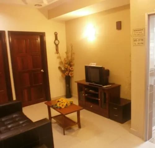Jarzmin 3 Rooms Apartment - photo 2