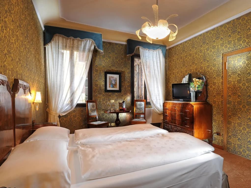 Hotel Flora - photo 4