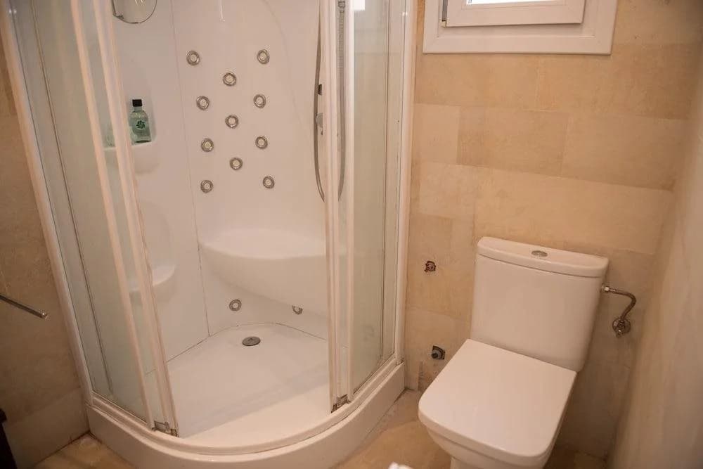 Go Barcelona Guest House - photo 8