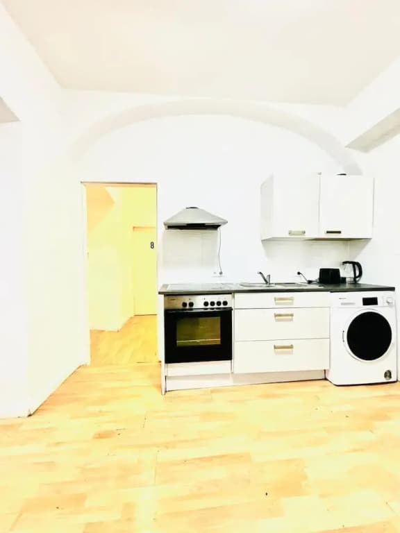 10BR Apt for Groups 8Min to Rathausplatz - photo 13