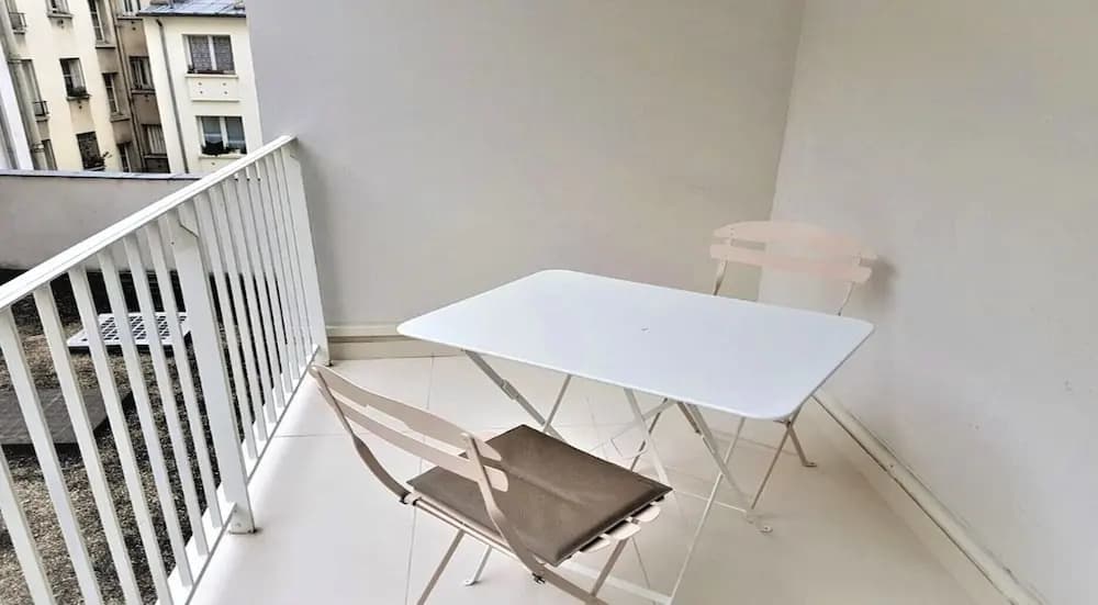 55 m2 with balcony in the 6th arrondiss. - photo 14