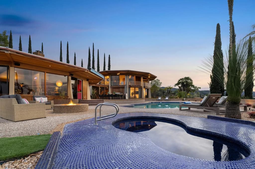 Via Vallarta - An Architecturally Significant California Modern Home - photo 10