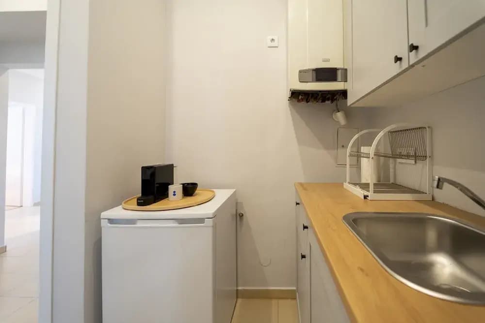 Beautiful and Sunny 2bdr Apartment - photo 7