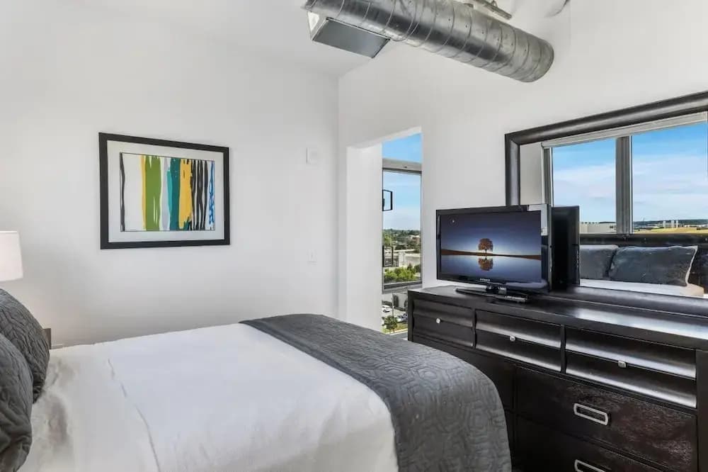 Sunset Boulevard Apartments - photo 3