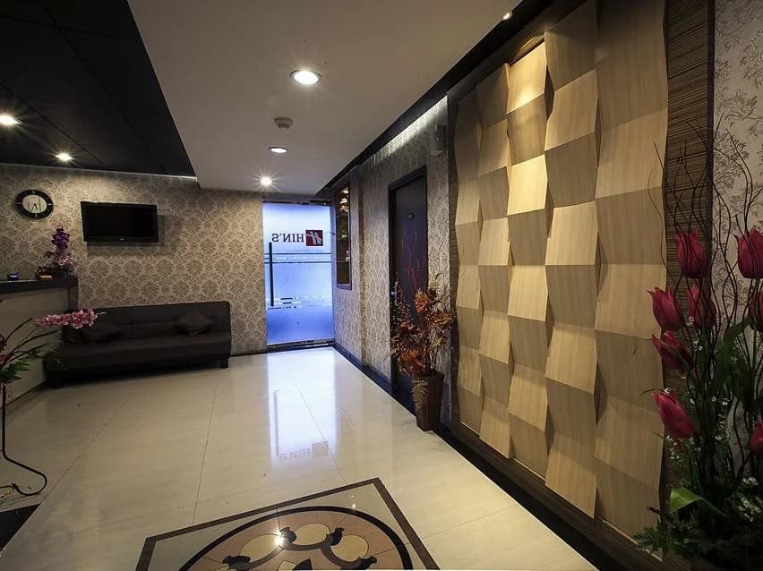 Hin's Hotel - photo 12