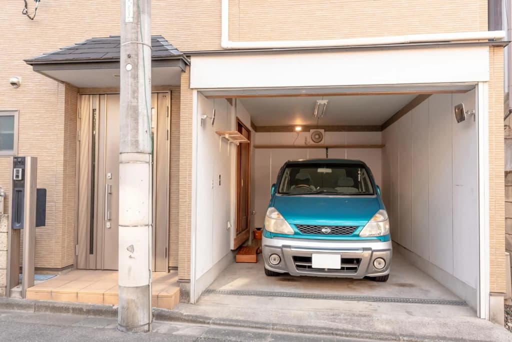 Hong House - photo 1