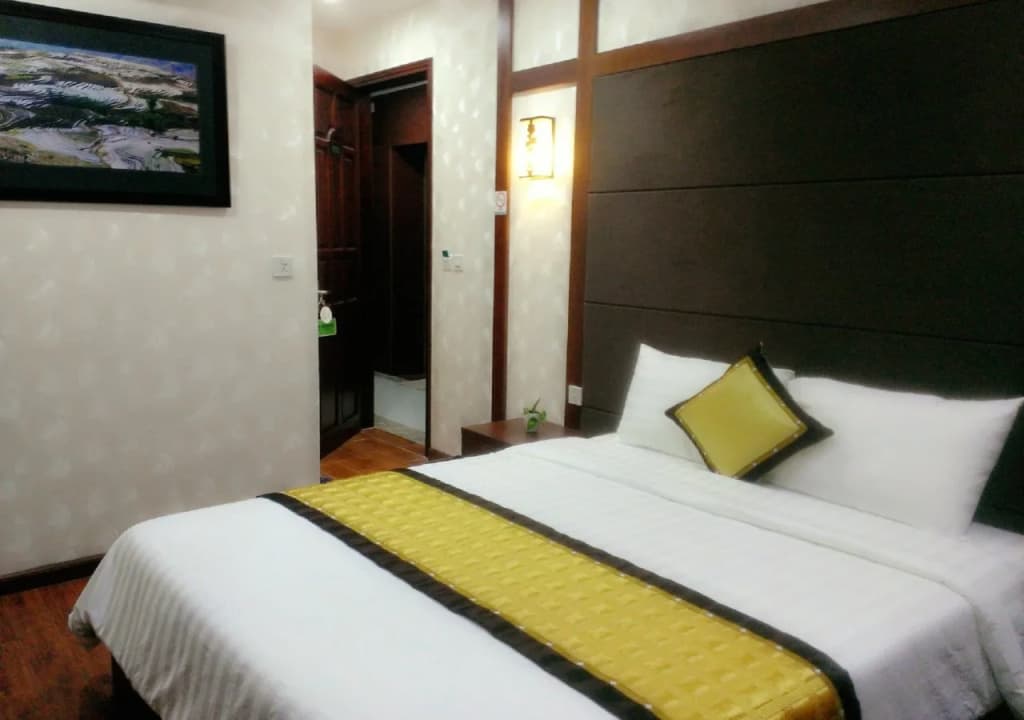 Tea Hotel - main photo