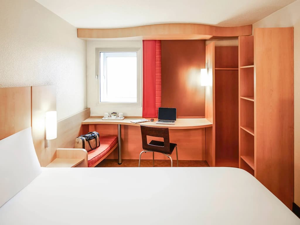 ibis London Heathrow Airport - photo 7