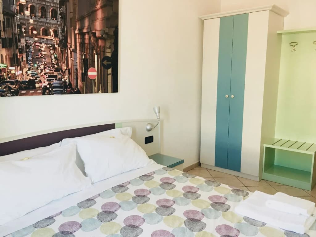 The Beehive Hostel - photo 5