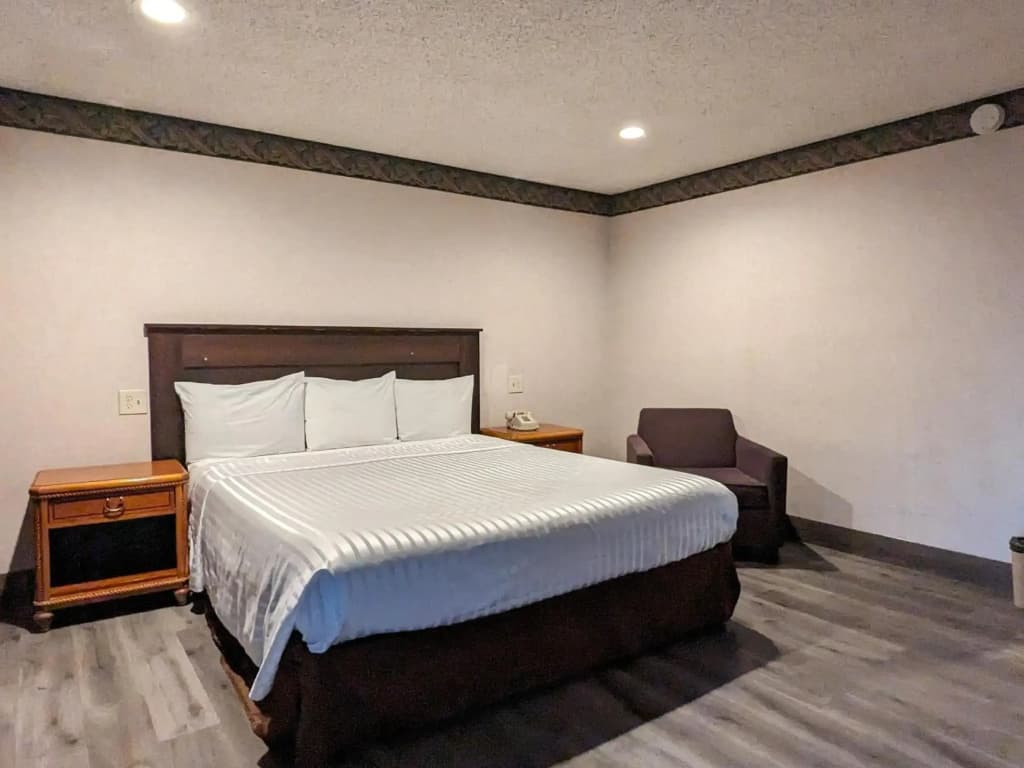Valley Inn - photo 4