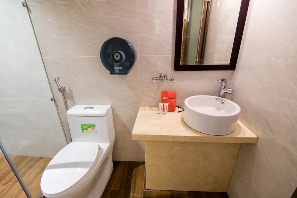 RedDoorz Plus near Ba Chieu Local Market - photo 11