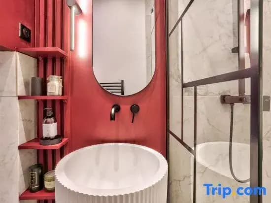 NEW! Eiffel Tour Splendid 2BR apt in Paris - photo 2