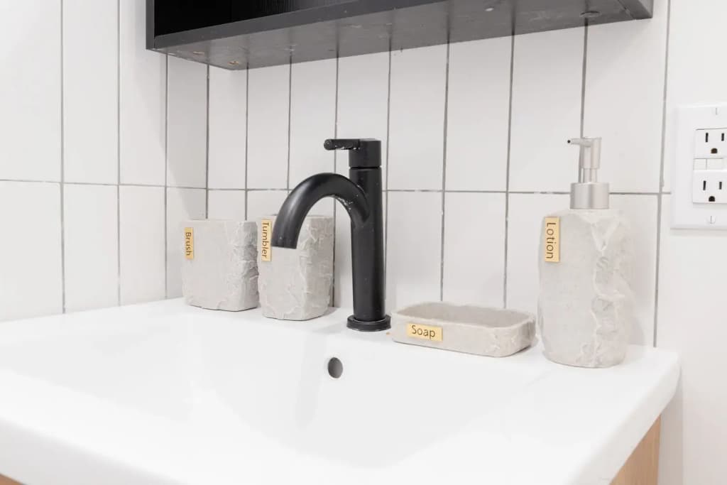323-2 Specious 2BR Williamsburg - photo 4