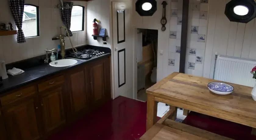 The Burret Houseboat - photo 1