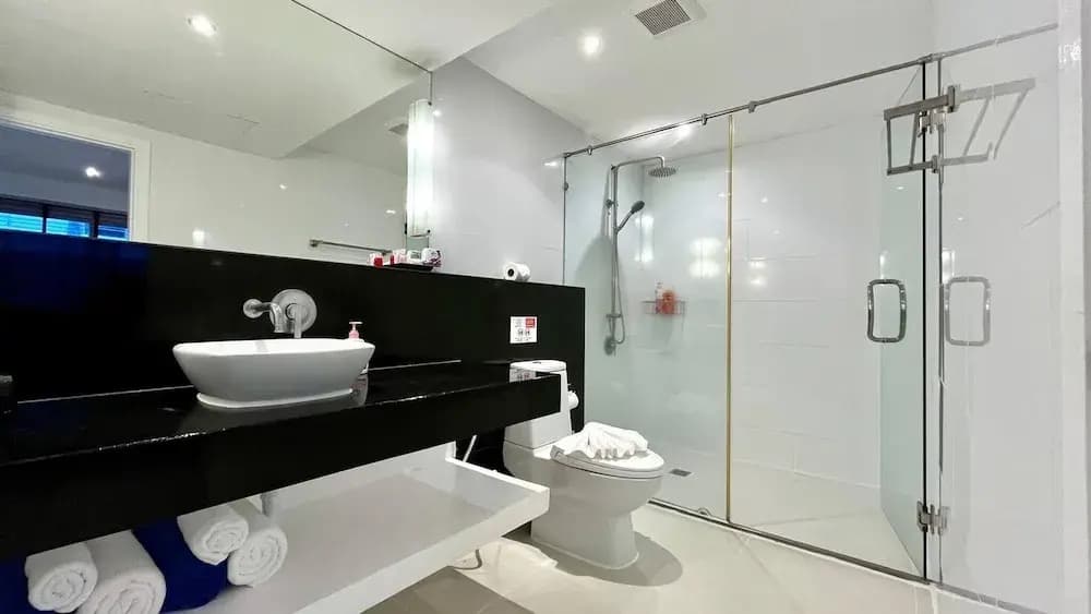 B6 - 1 Bdr Modern Condo With Balcony and Pool, Karon - photo 8