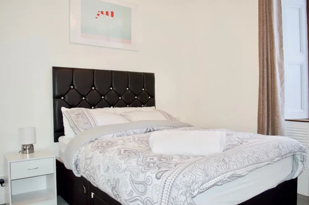 Bright And Modern 1 Bedroom Flat - photo 2