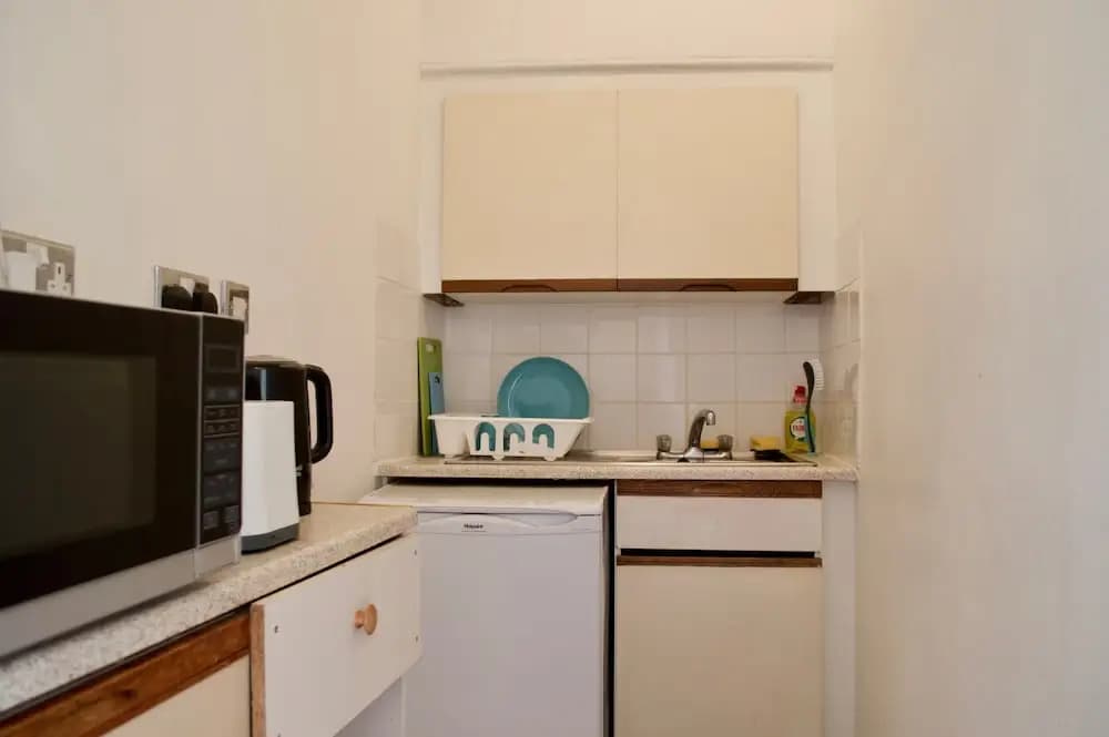 2 Bedroom Flat In Central Edinburgh - photo 9