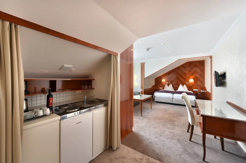 Hotel Am Schubertring - photo 17