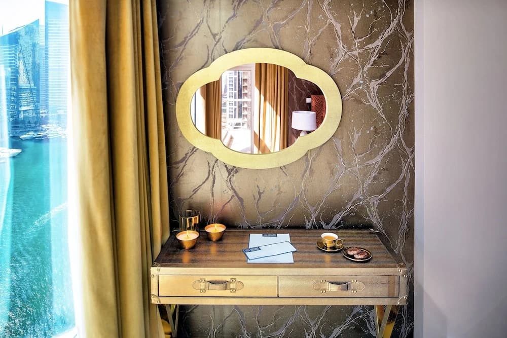 Luxury Staycation - Continental Tower - photo 3