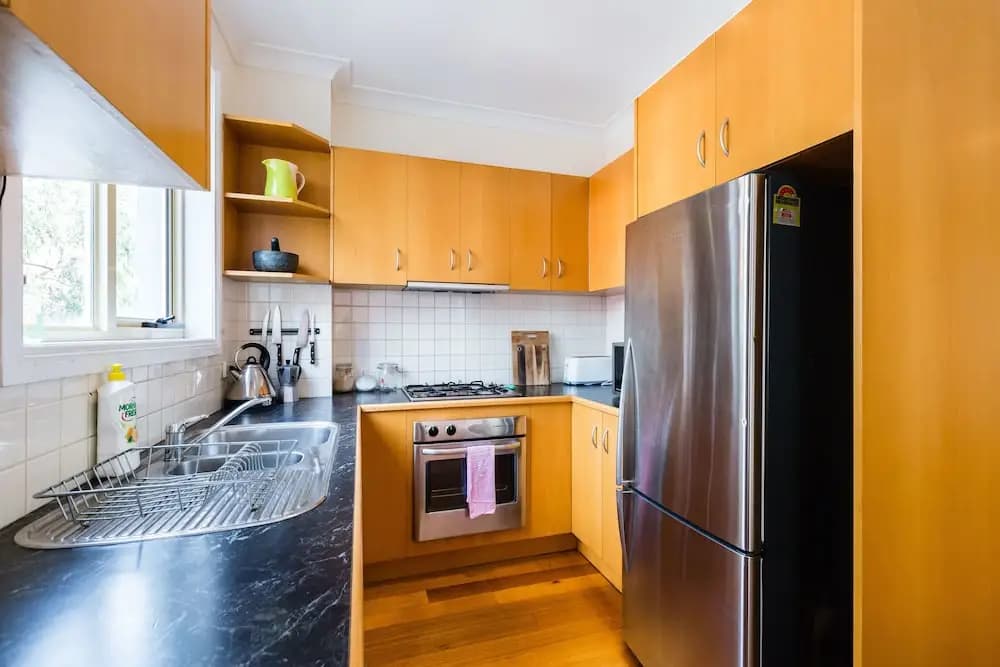 KIM, 2BDR West Melbourne Apartment - photo 13