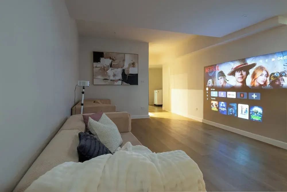 Stylish 5BR Poolhouse & Theater 2mins to BTS - photo 1