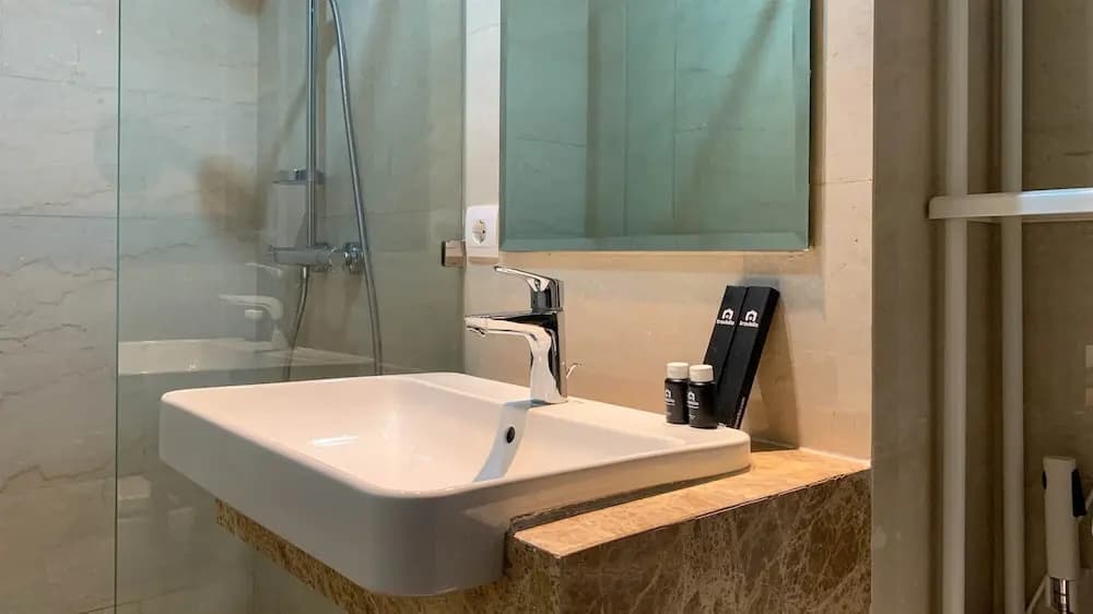 Elegant 2Br With Private Lift At Menteng Park Apartment - photo 8