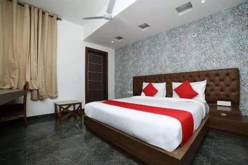 Oyo 24806 Hotel Pine - main photo