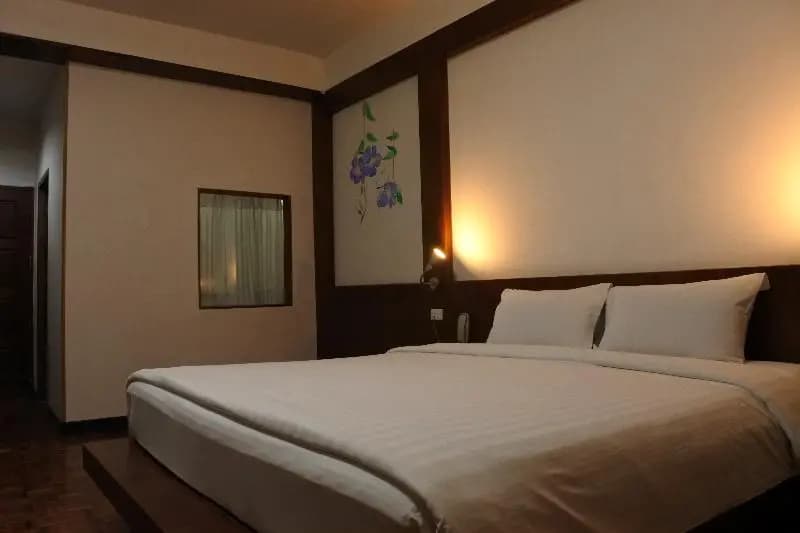 Suriwongse Tower Inn - photo 2