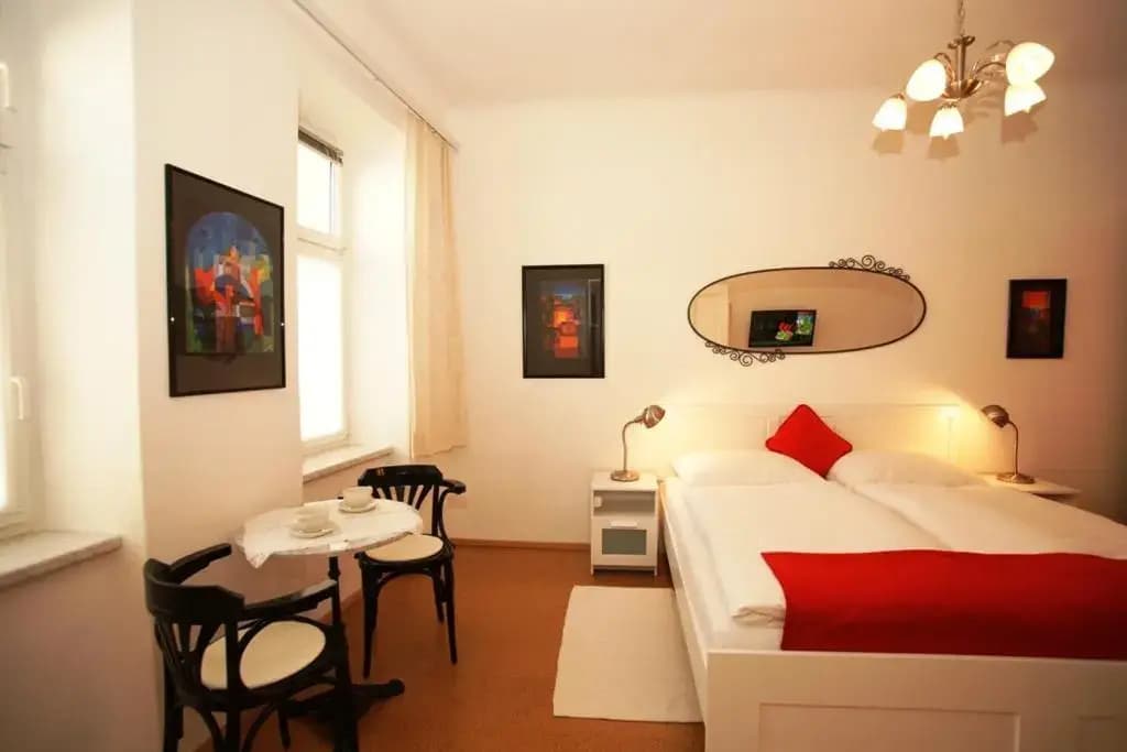 Freundliches Apartment mit Innenhof-Garten - photo 4