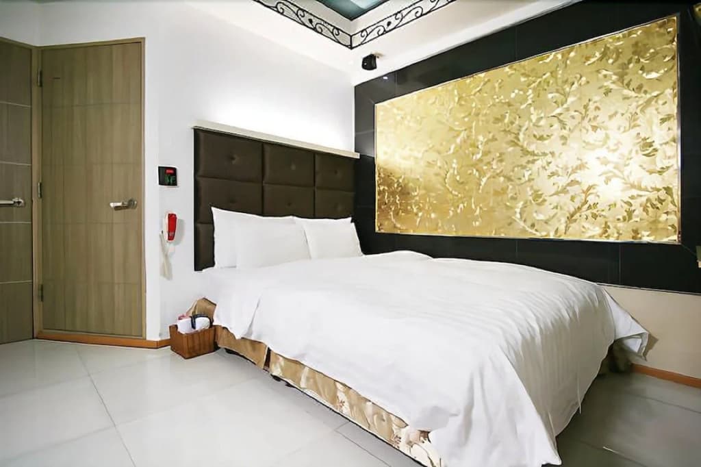 Hit Hotel - photo 5