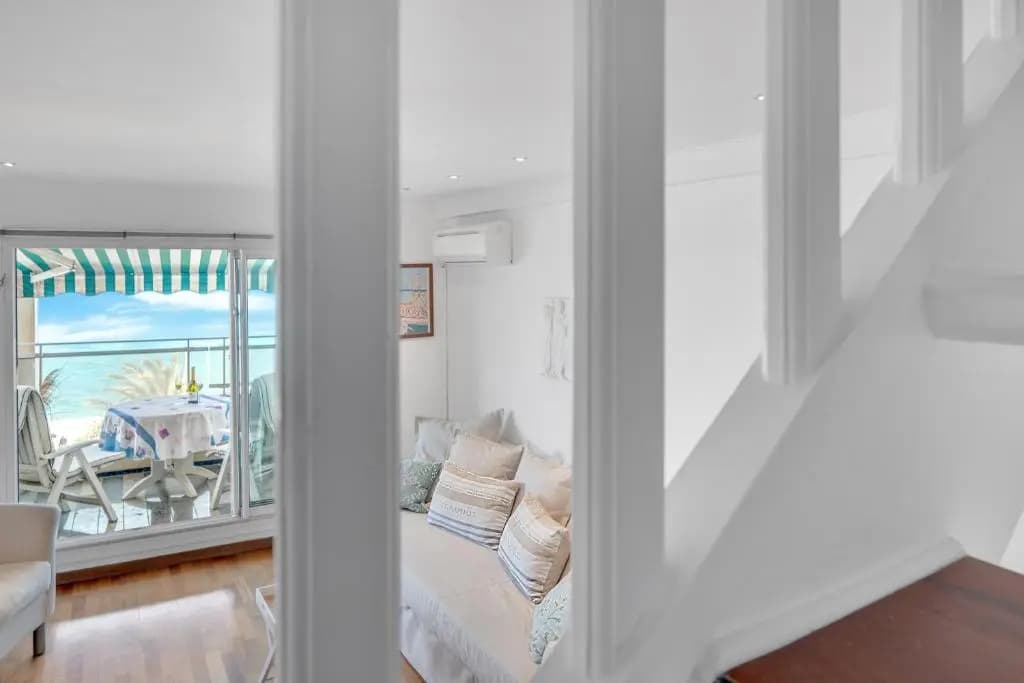 La Prom - a two bedroom apartment with a sea view - photo 6