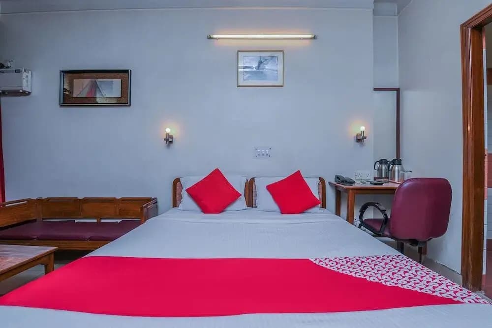 The Excellency by OYO Rooms - photo 5
