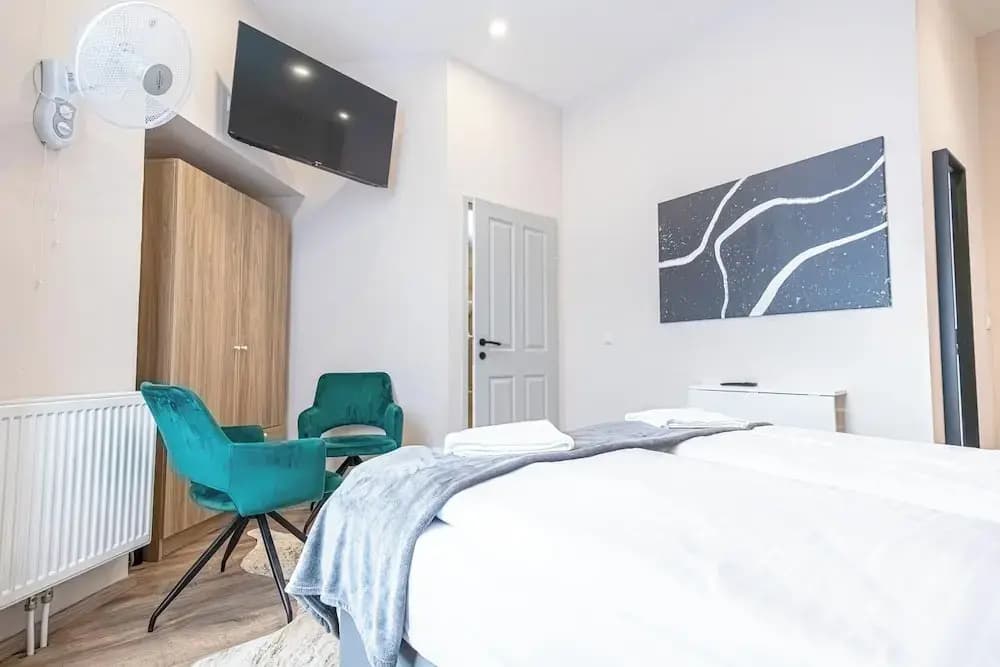 4BR Apt. for Groups 6-Min to Stadthalle - photo 24