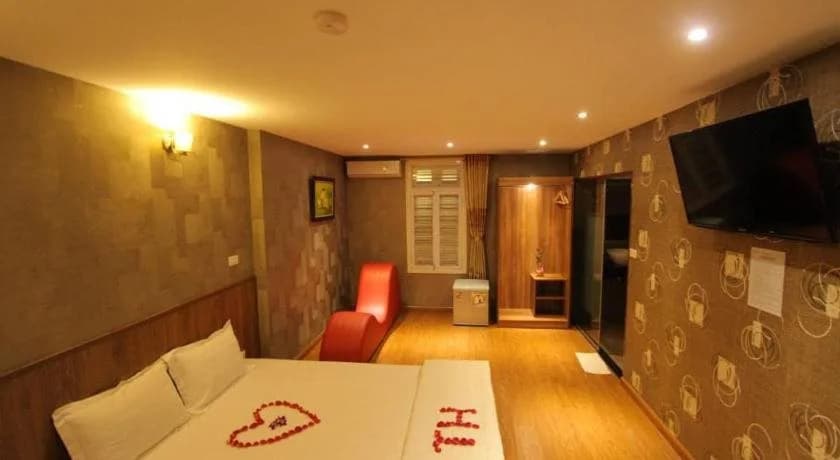 TH Hotel - photo 6