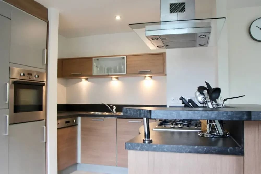 Spacious 2 Bedrooms Apartment in Strada Complex - photo 14