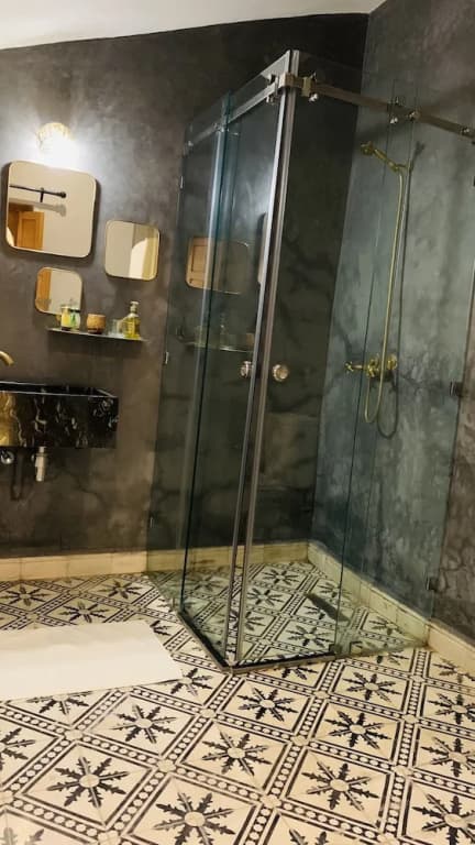 Riad Olika - photo 8