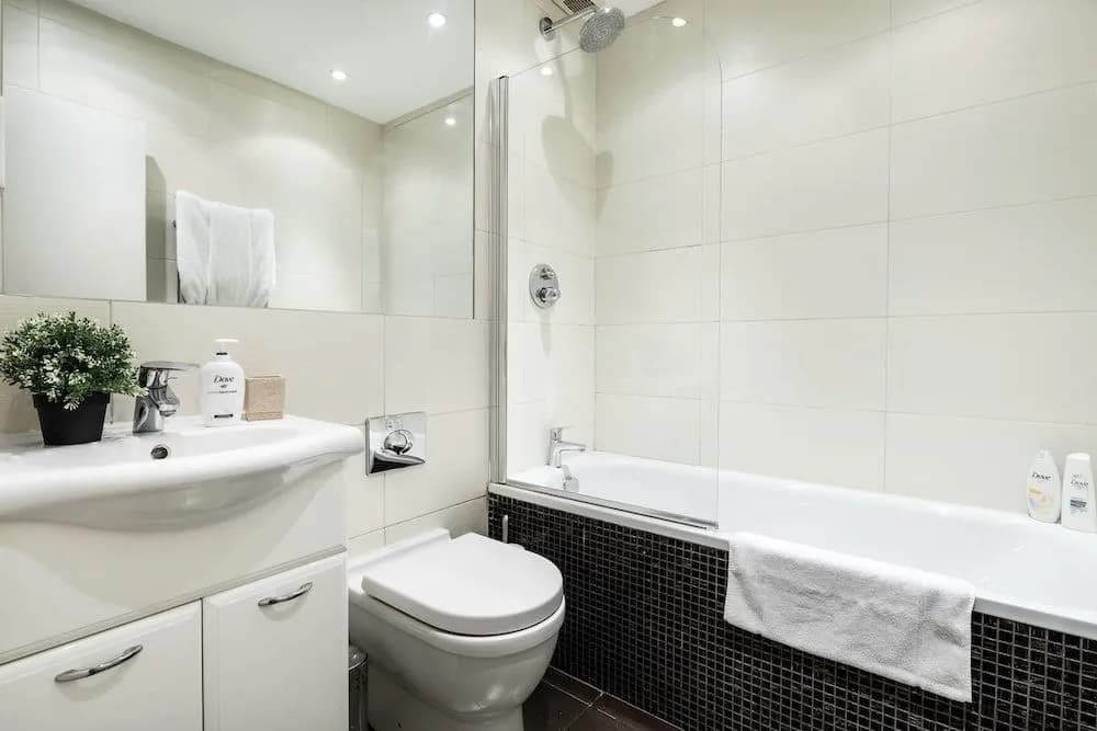 Old Compton Street Apartments - photo 8